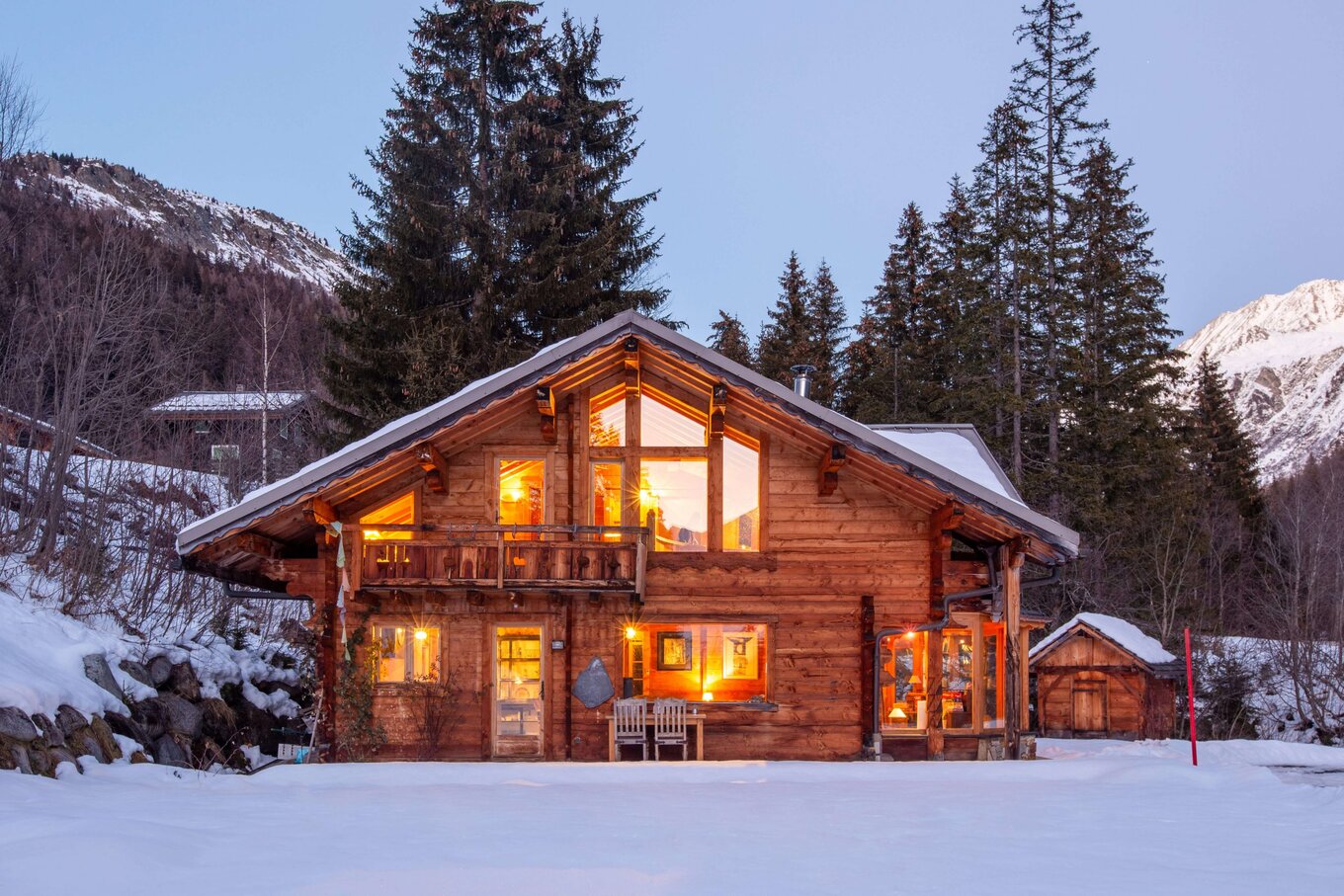 Chalet Mana Homes dans la neige